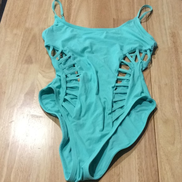 Red Carter - cutout one piece swimsuit - Picture 3 of 8